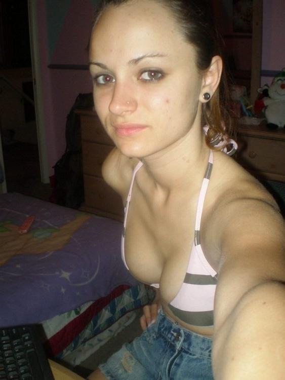 15P Gorgeous horny sweet amateur girls posing on camera naked