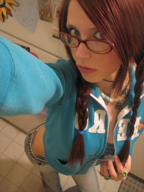 15P Amateur self shooting teens showing their bodies