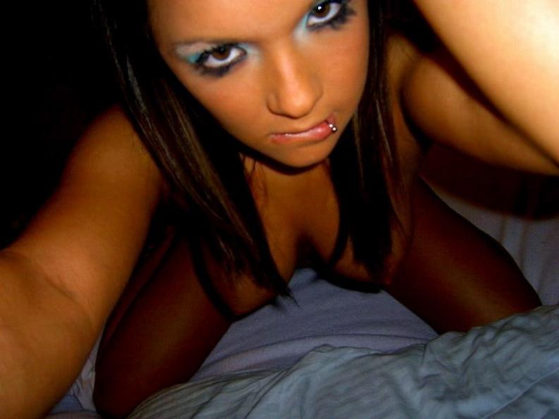 15P Amateur self shooting teens showing their bodies
