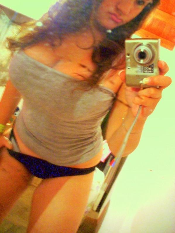 15P Amateur self shooting teens showing their bodies