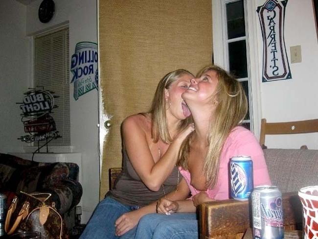 15P Many hottest amateur teens and babes posing on camera