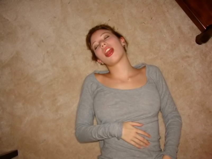 15P Gorgeous beautiful cutie teen posing on camera naked