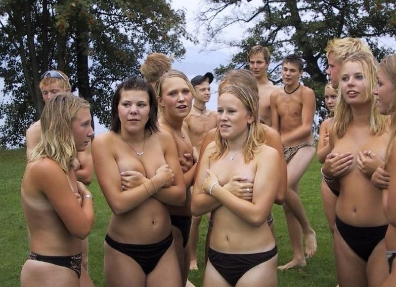 15P Amateur self shooting teens showing their bodies