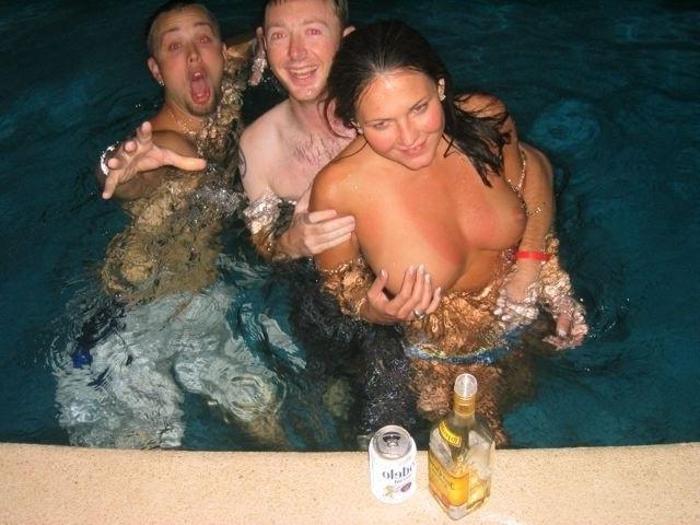 15P Gorgeous horny sweet amateur girls posing on camera naked