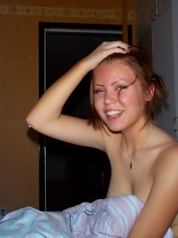 15P Amateur self shooting teens showing their bodies