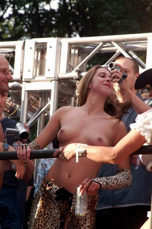 15P Gorgeous amateur girls showing their amazing bodies
