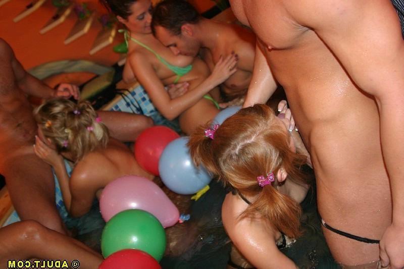 16P Wild hottub sex orgy