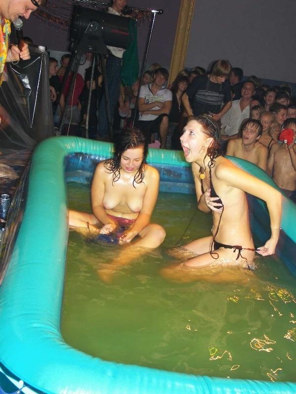 15P Many hottest amateur teens and babes posing on camera