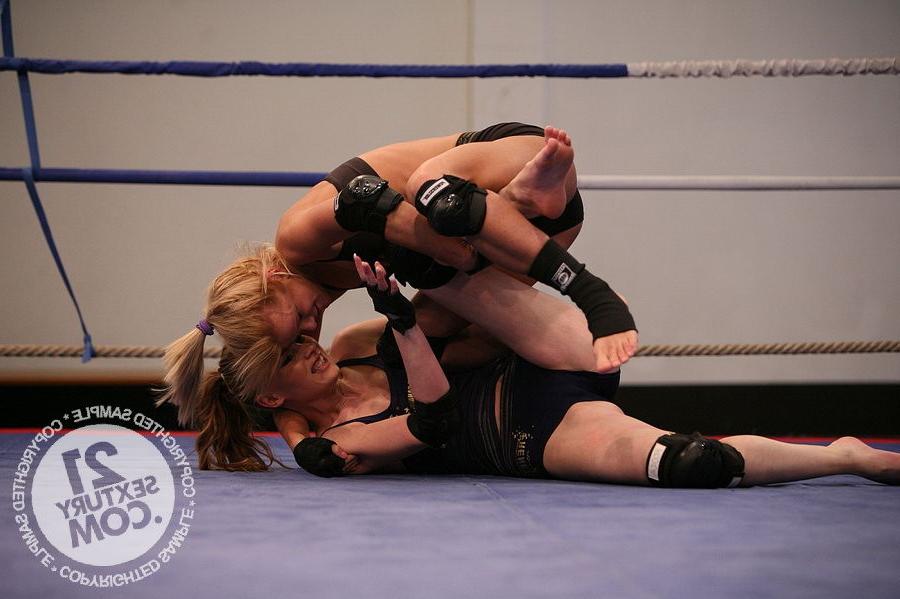 16P Blonde Nymphos in Hardcore Girl on Girl Action