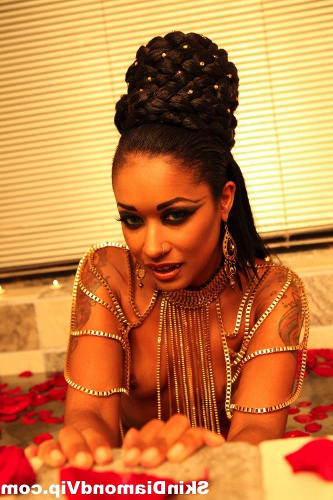 15P Skin Diamond Vampire Queen Taking A Bath