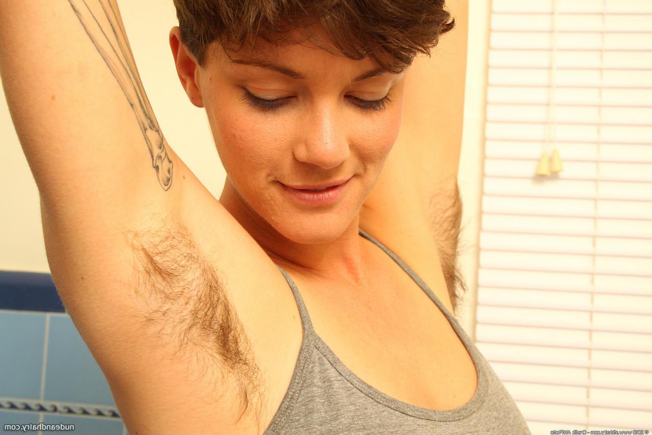 15P Hairy natural amateur pissing in the shower