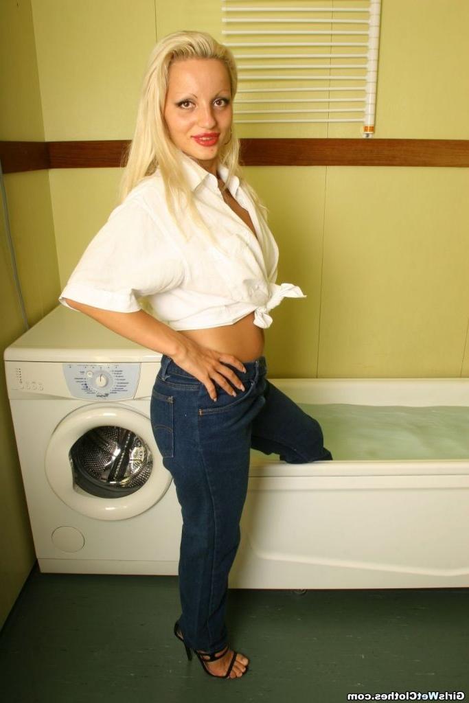 15P Wetlook jeans - sexy blonde girl in the bath
