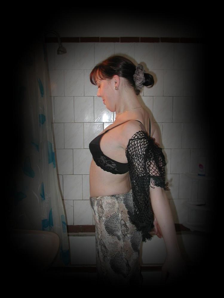 16P Fetish spy shots of unsuspecting hottie caught taking a shower