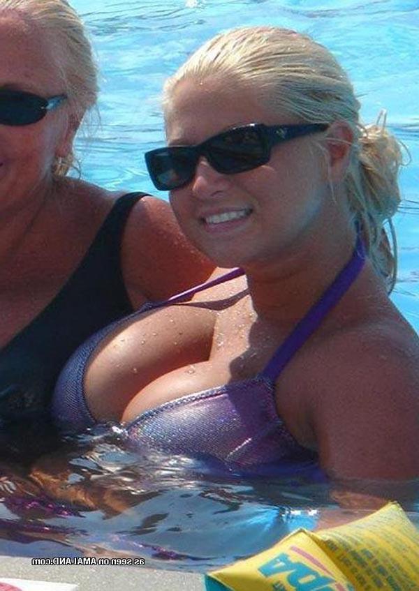 15P Hot BBW  girls partying wild at the bar