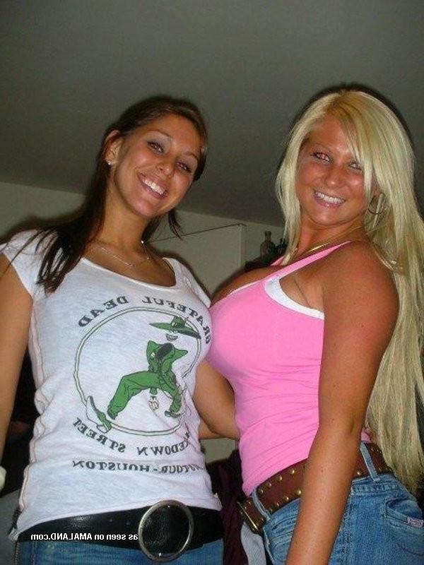 15P Hot BBW  girls partying wild at the bar