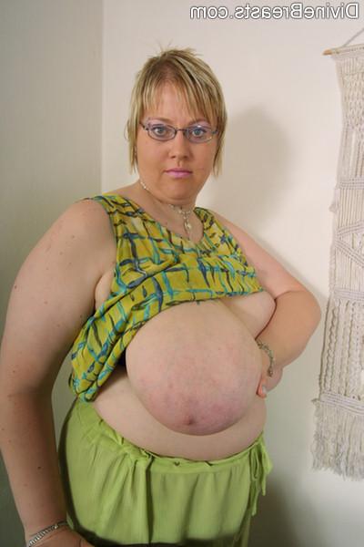 15P Tiffany BBW Bra Take Off