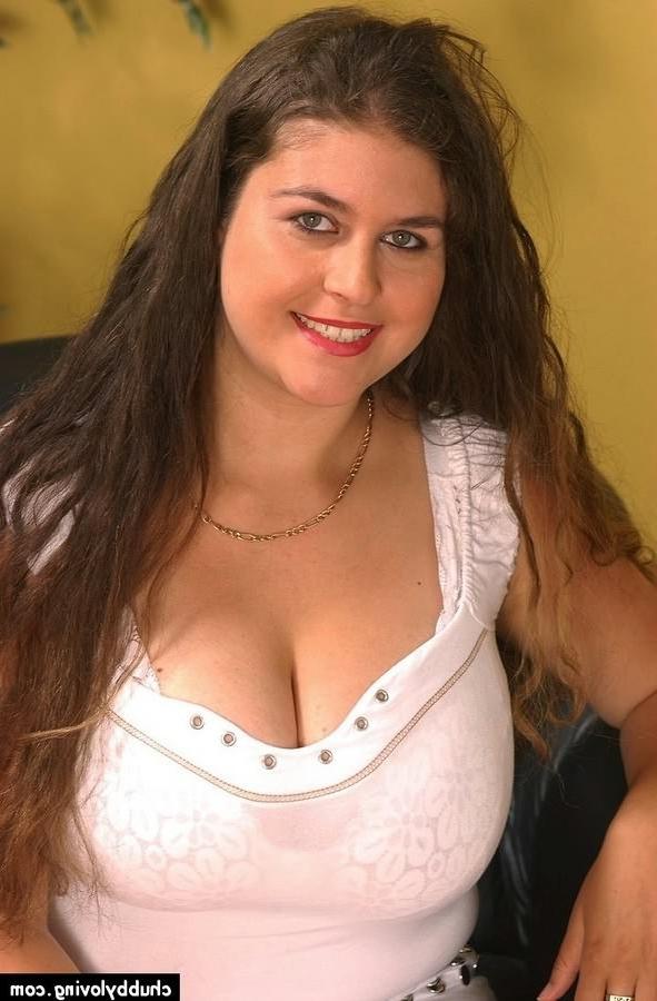 16P Pretty fat Denise Davies teases and shows pussy and big tits