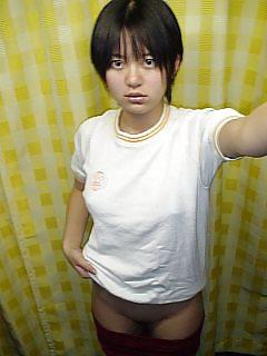 25P Japanese school girl shots her own nude 2