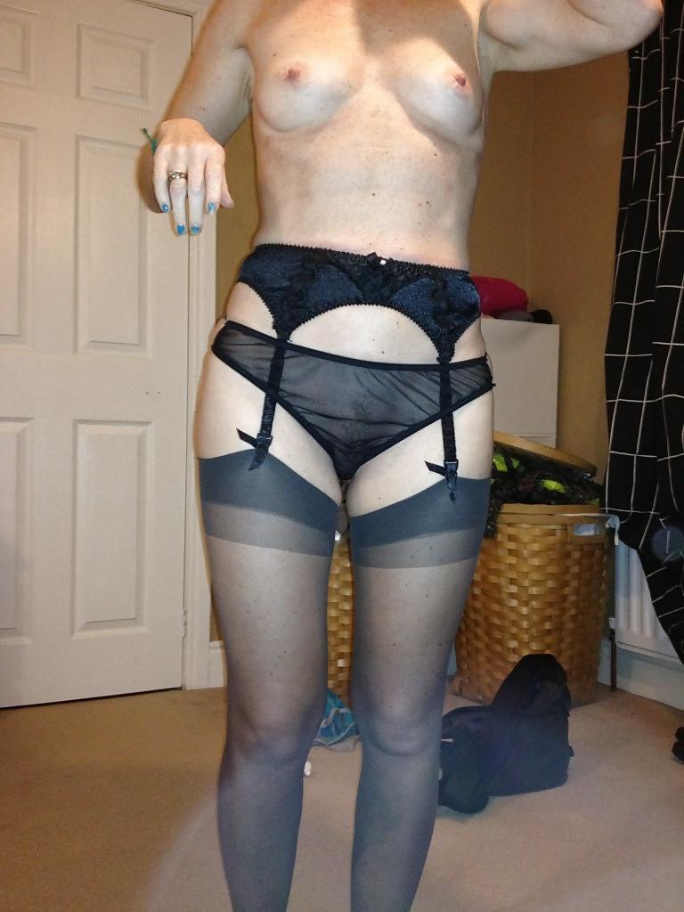 25P Blonde MILF In Stockings