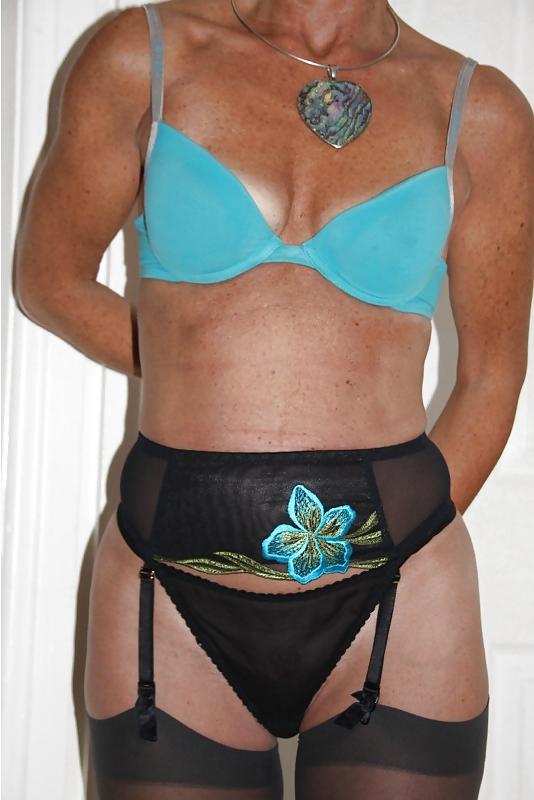 25P Blonde MILF In Stockings