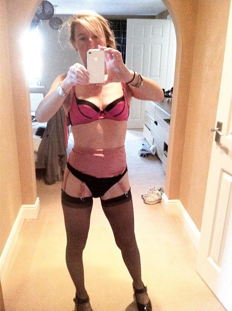 25P Blonde MILF In Stockings