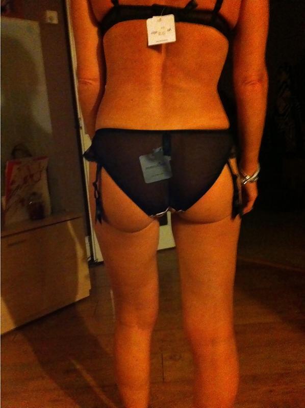 25P Blonde MILF In Stockings
