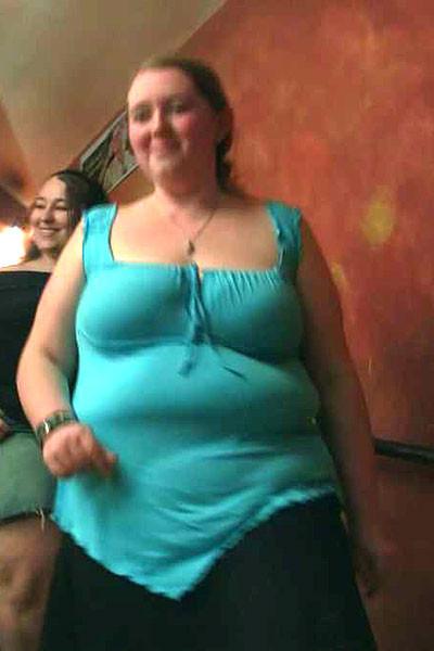 12P The fatties are half-naked in the bar and sucking cock to show their men how BBW