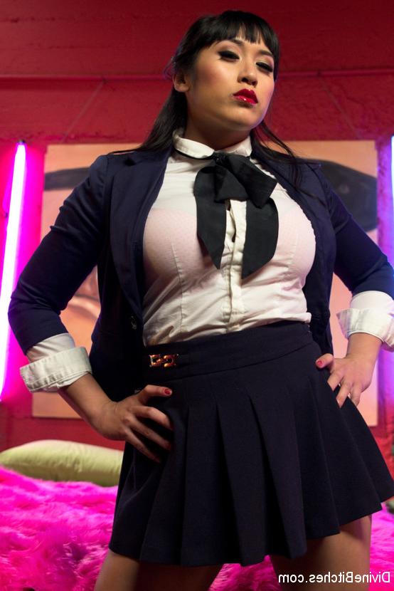 15P Welcome Mia Li to Divine Bitches! Mia is a gorgeous bratty domme with a sharp to