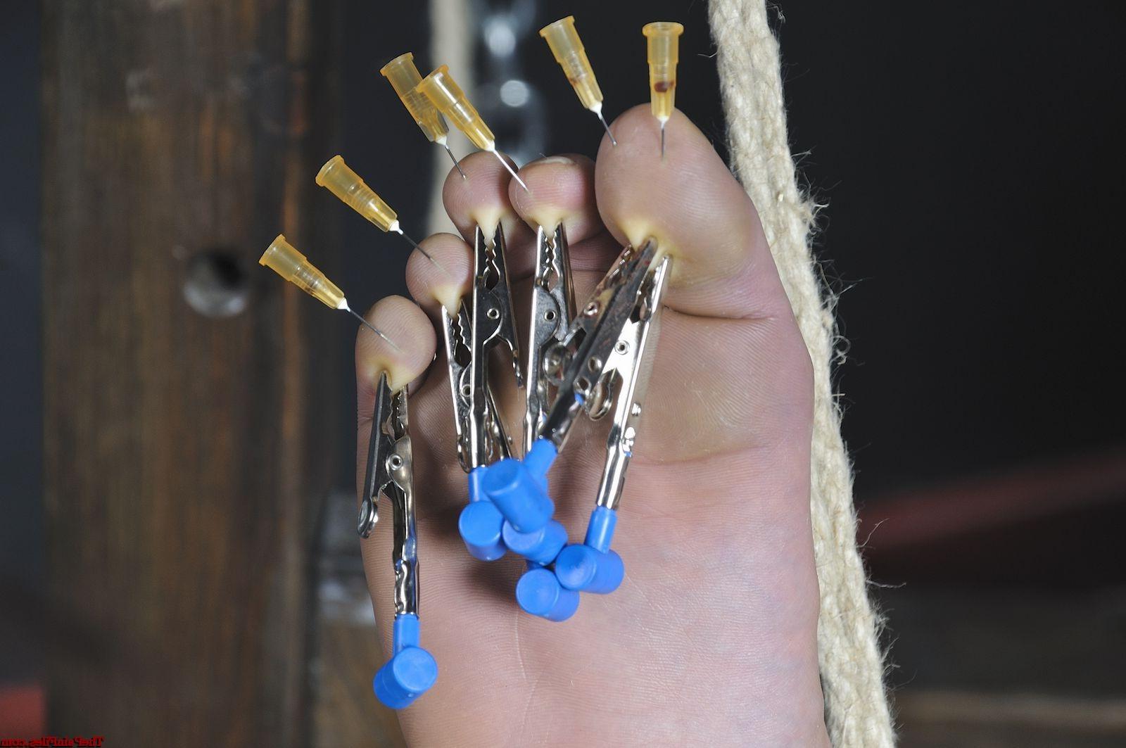16P Meis japanese foot torture and needle pain for masochist bastinado slavegirl in 