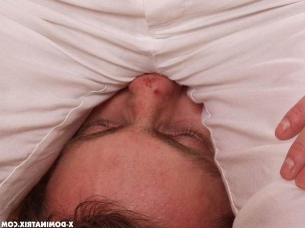 15P Sexy babe sitting on his face