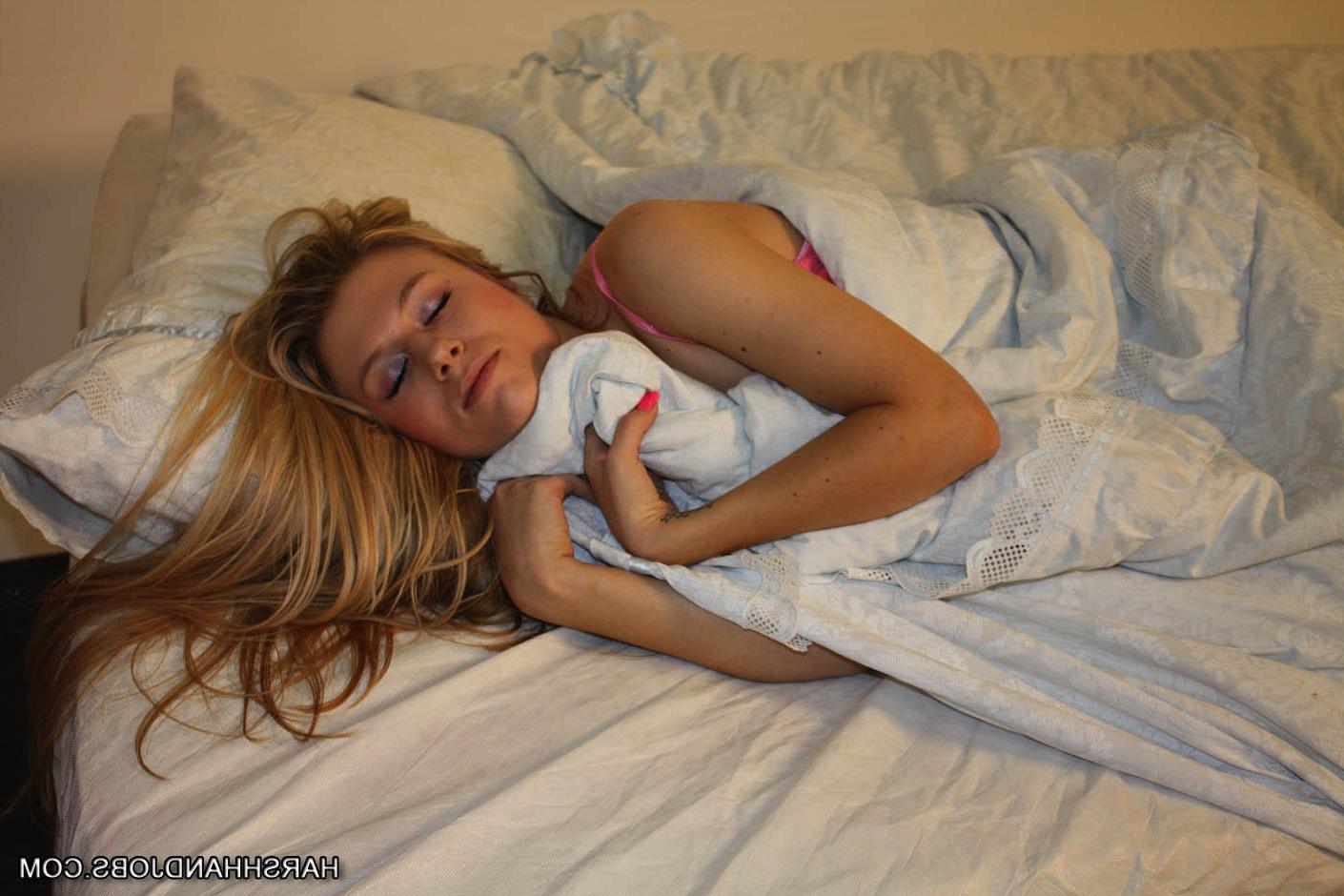 20P Angry blonde bitch gives perfert a harsh handjob in bedroom