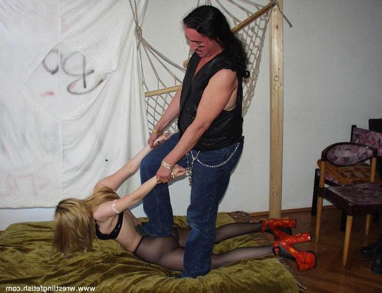 12P Watch real catfights caught on camera