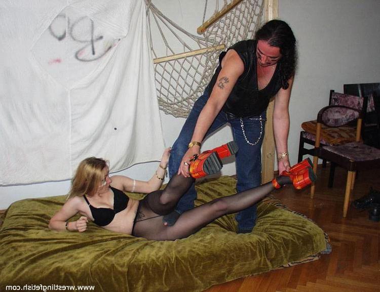 12P Watch real catfights caught on camera