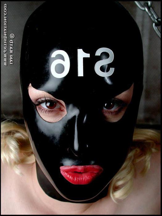 14P Chained blonde in latex and gas mask gets clamped