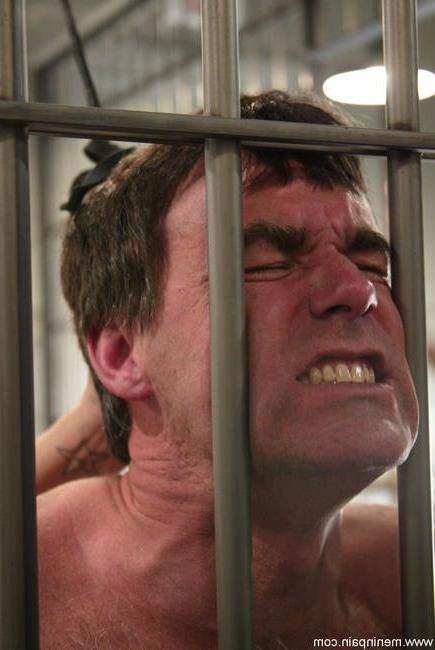 15P Prisoner fucked wint strapon at jail