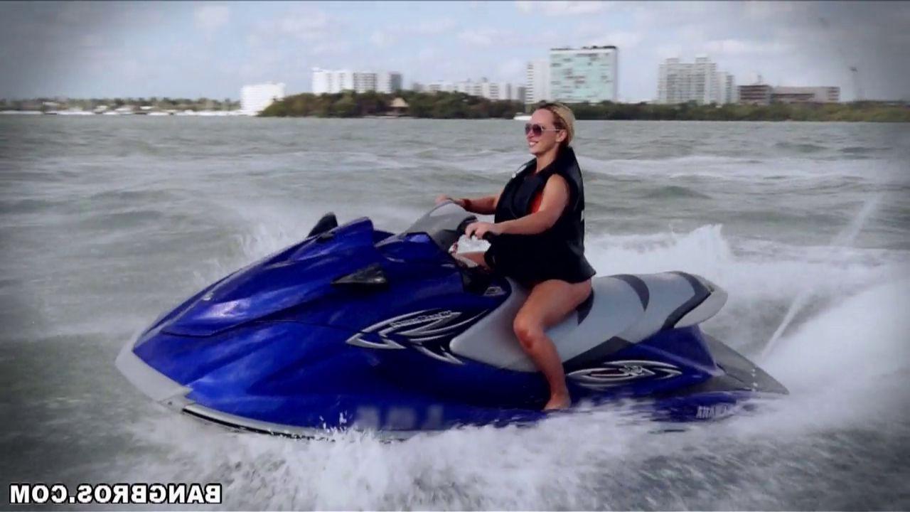 15P Nikki Benz shagged outdoors