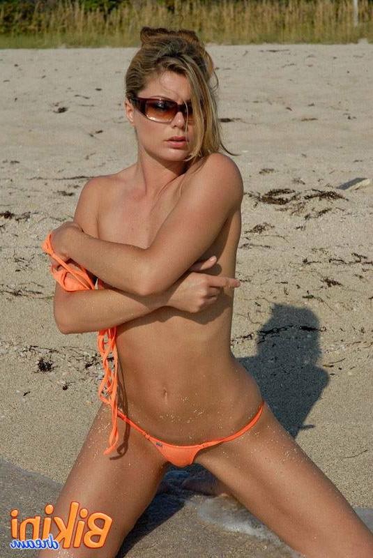15P Babe in a tiny thong bikini at the beach
