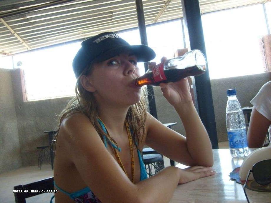 15P Cute amateur girlfriend in sunglasses goes topless on the beach