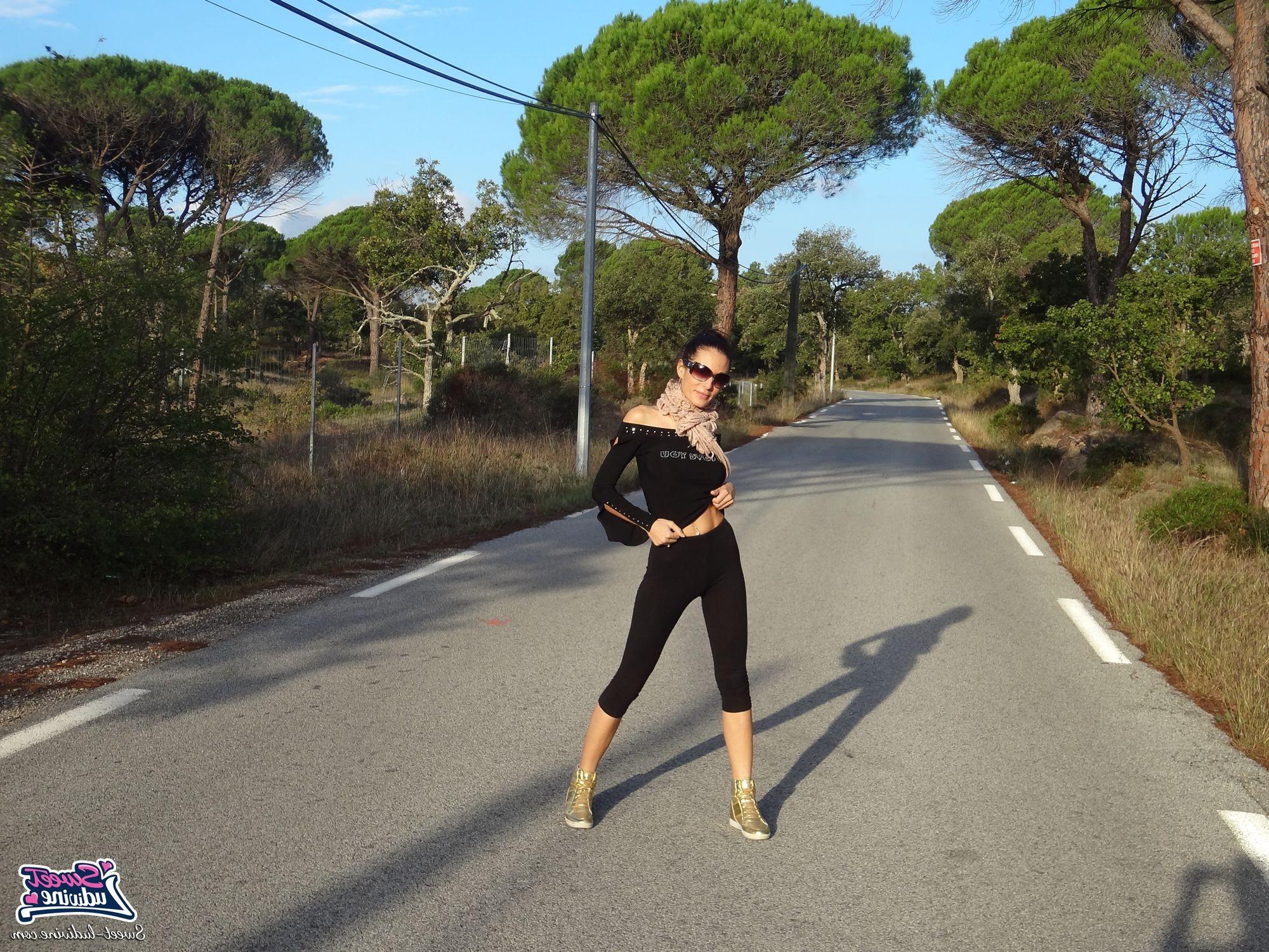 12P Naked skinny babe outside