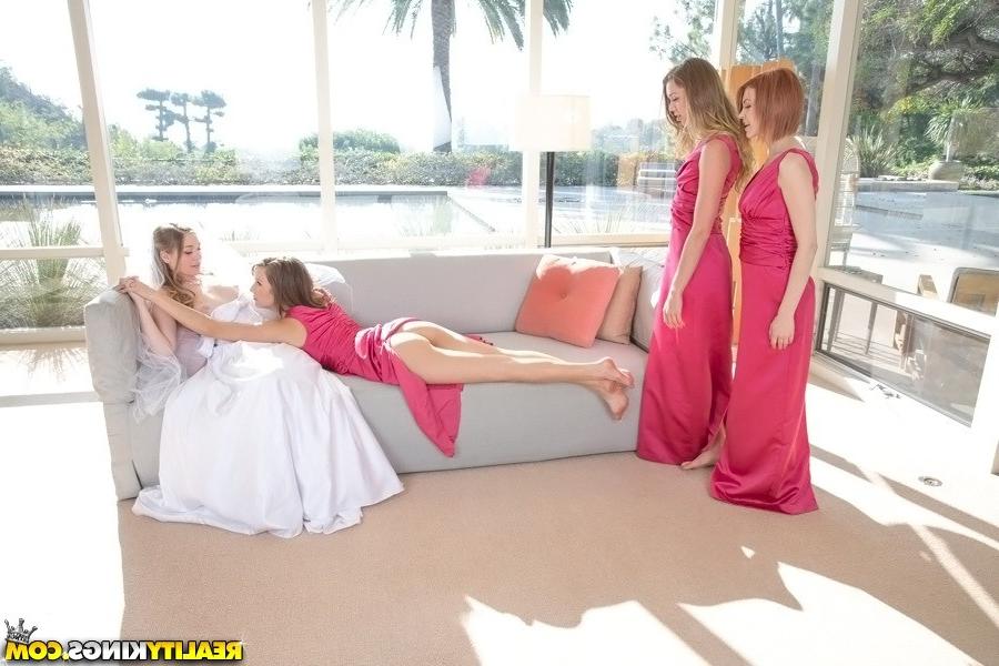 15P Aurielee Summers has a sensual lesbian threesome with her room m