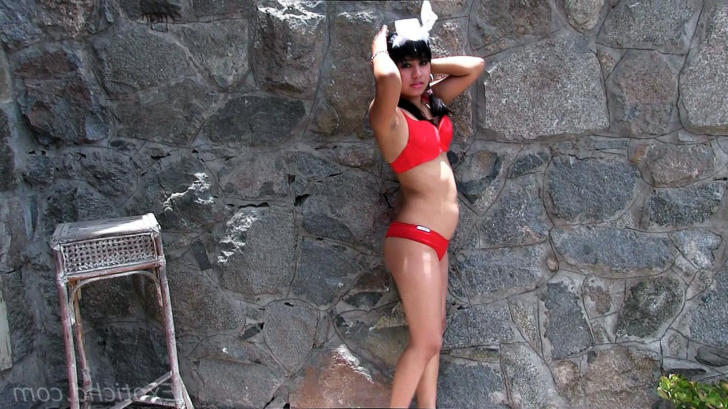 15P Latina teen Claire strips off bra and panties outdoors