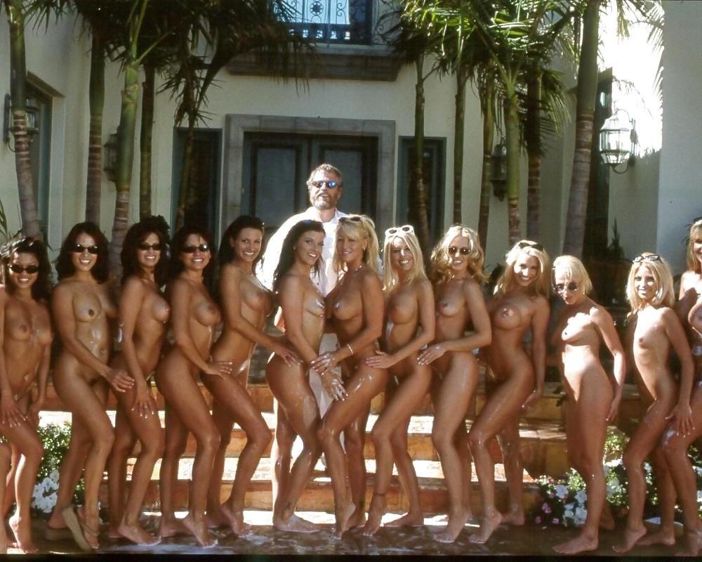 12P Sexy bikini babes posing for ass site