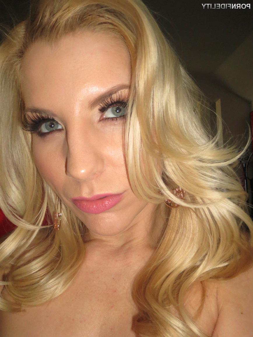 11P Ashley Fires at PornFidelity