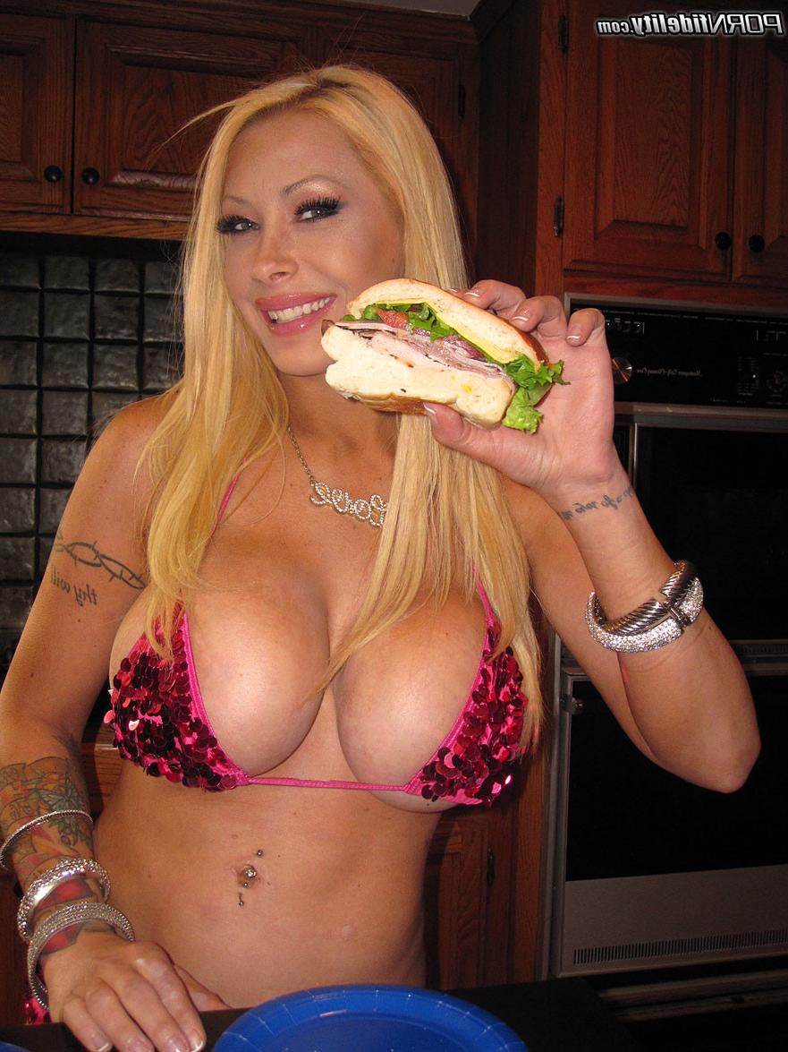 15P Candy Manson at PornFidelity