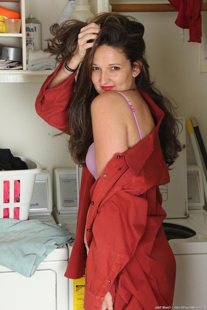 15P Horny housewife strips in the laundry room
