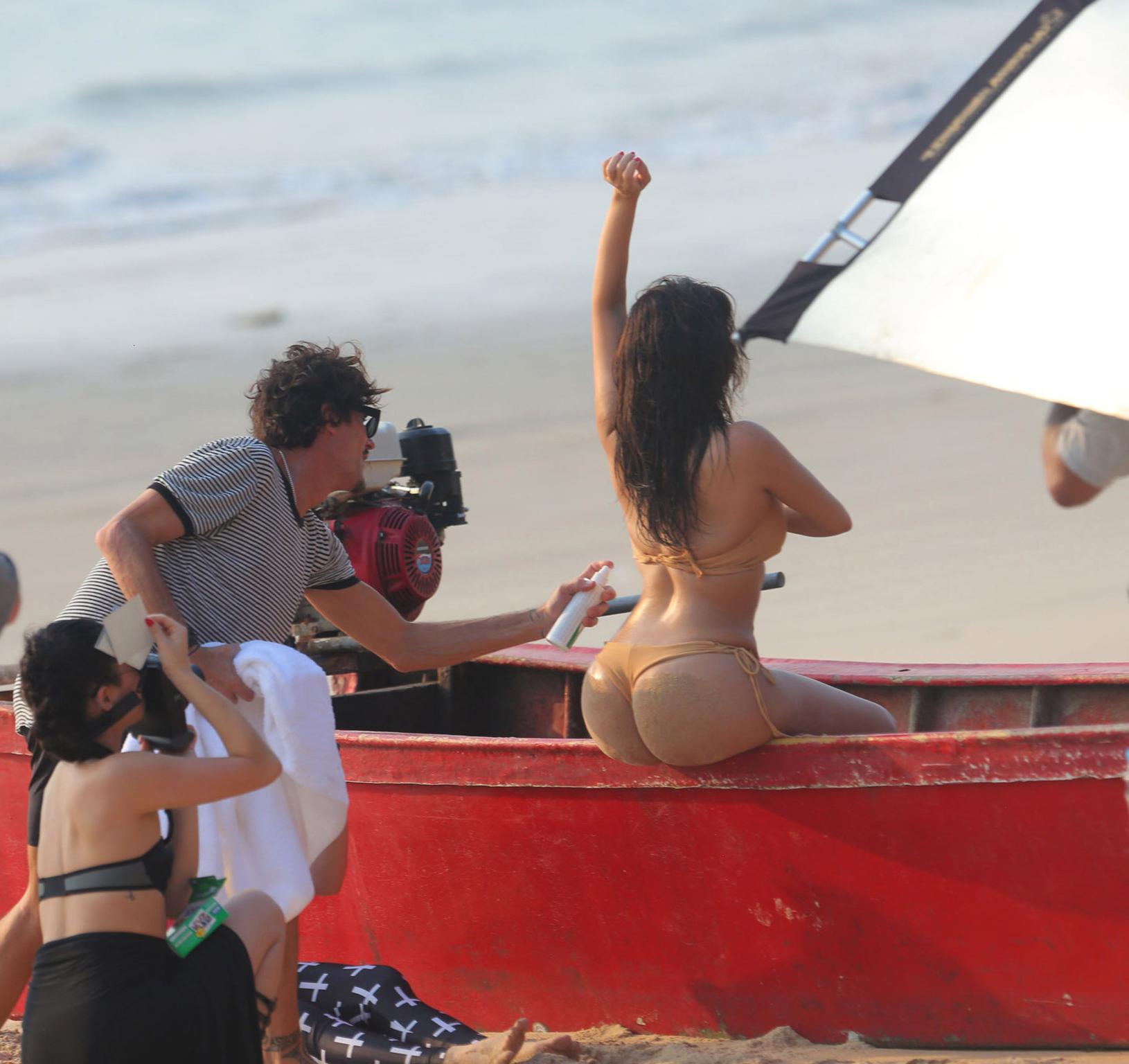 15P Kim Kardashian  poses totally nude and in very sexy bikini