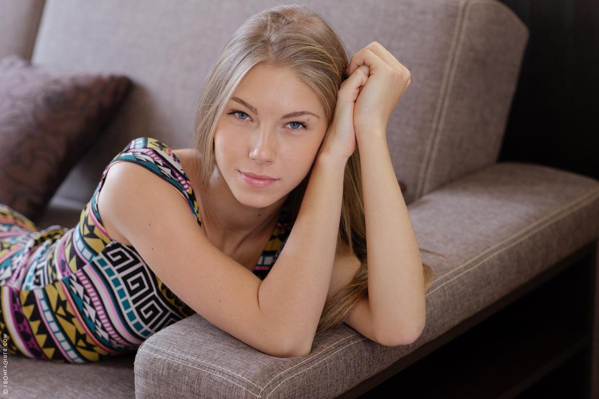 15P Krystal Boyd strips off her panties in the living room