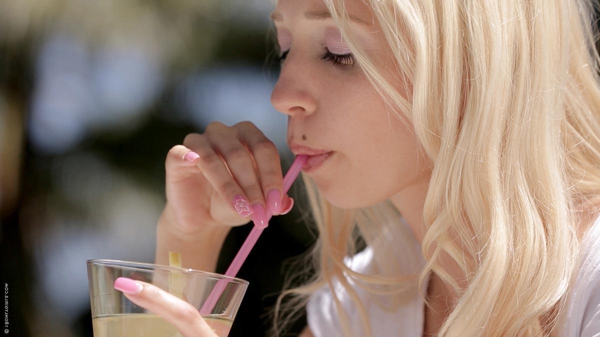 15P Miriama Kunkelova licks pussy in the sun