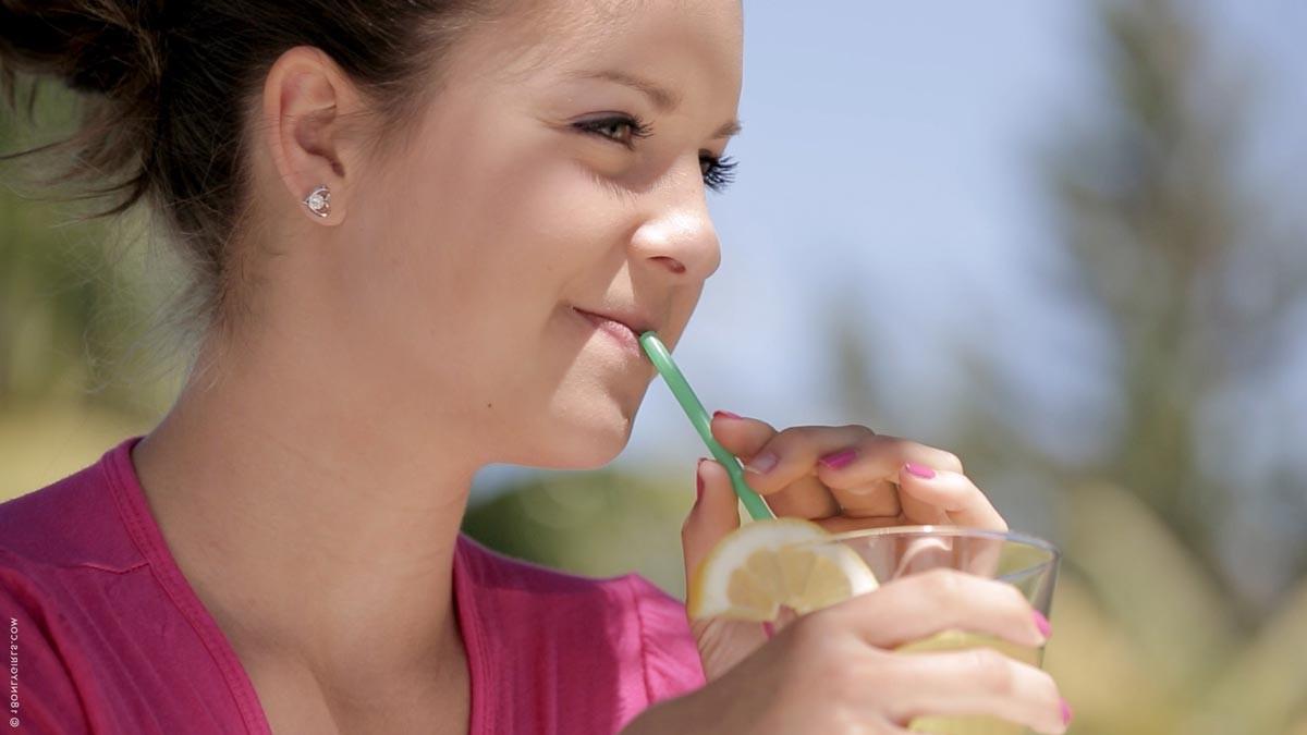 15P Miriama Kunkelova licks pussy in the sun
