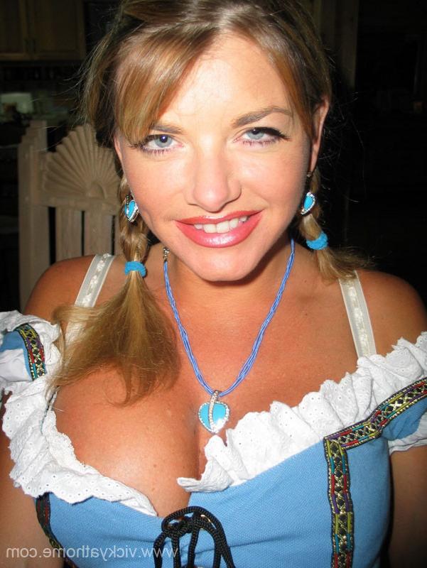 12P BIG TITTED WEBSTAR OF THE YEAR VICKY VETTE 